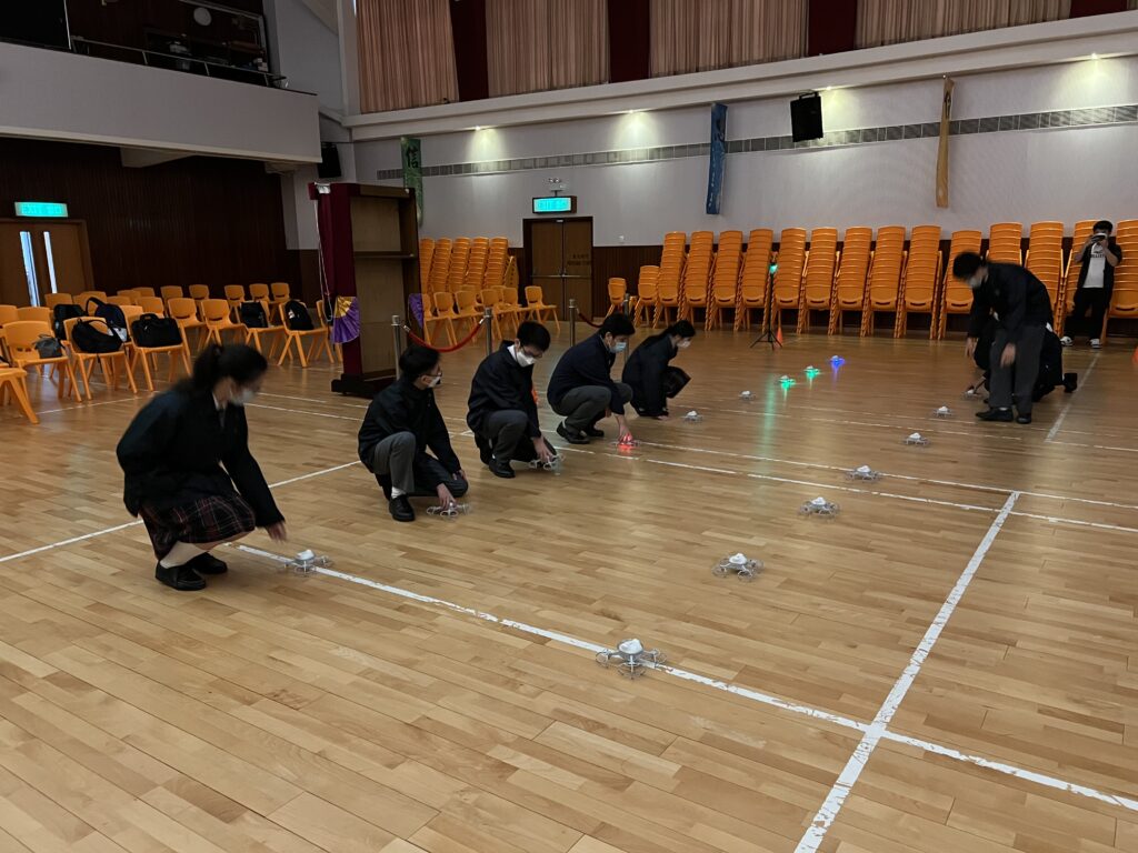 東華三院呂潤財紀念中學科創空間啟動禮無人機表演