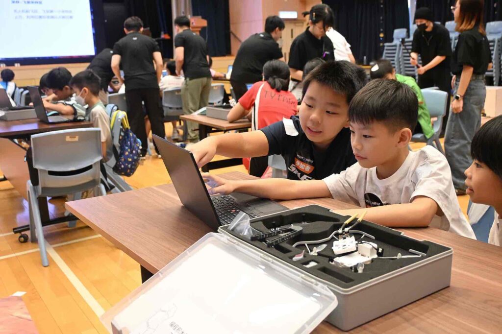無人機 低空經濟 航天科技 學校 教育 課程 工作坊 比賽 中學 小學 AI IT創新實驗室 奇趣IT識多啲 教育資助 STEM