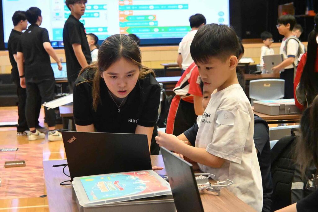 無人機 低空經濟 航天科技 學校 教育 課程 工作坊 比賽 中學 小學 AI IT創新實驗室 奇趣IT識多啲 教育資助 STEM