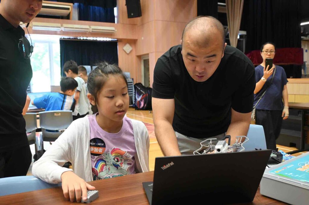 無人機 低空經濟 學校 教育 課程 工作坊 比賽 中學 小學 AI IT創新實驗室 奇趣IT識多啲 教育資助 STEM