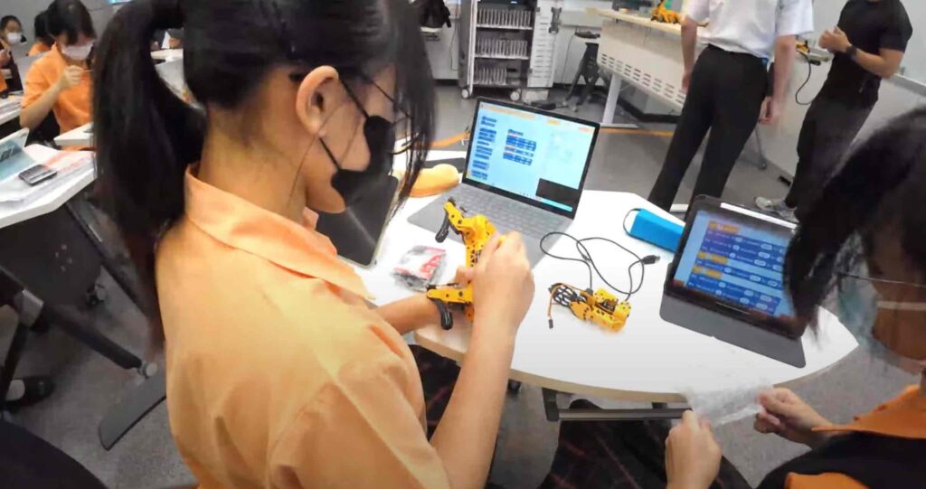 禁毒教育 AI機械狗 太空油 編程比賽 課程 學校 中學 小學