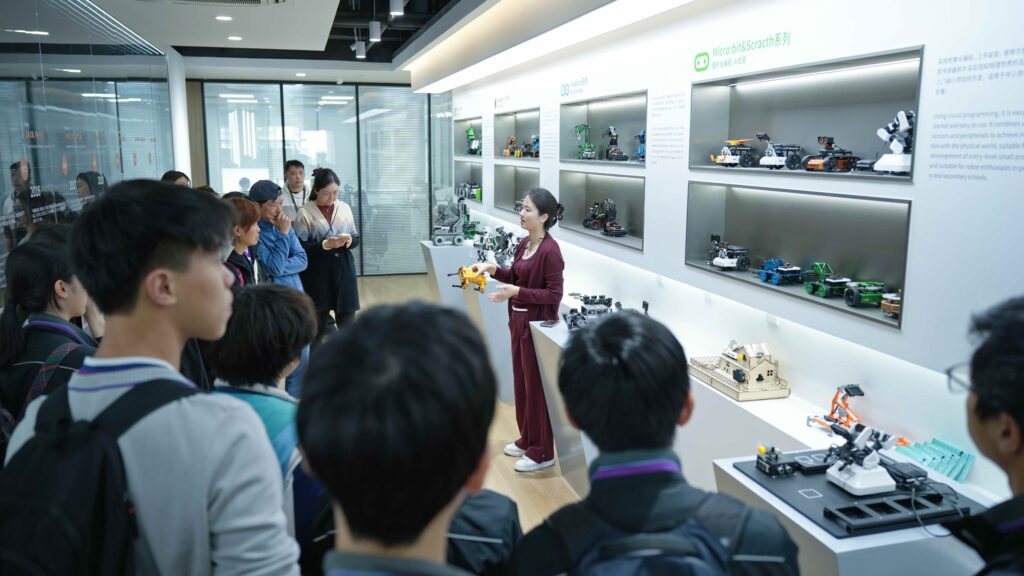 AI教育 STEM教育 AI交流團 原廠參觀 人工智能 中小學 交流團 學界比賽 AI比賽 機械人 AI實戰 跨境學習 沉浸式學習 AI機甲 機械人教育