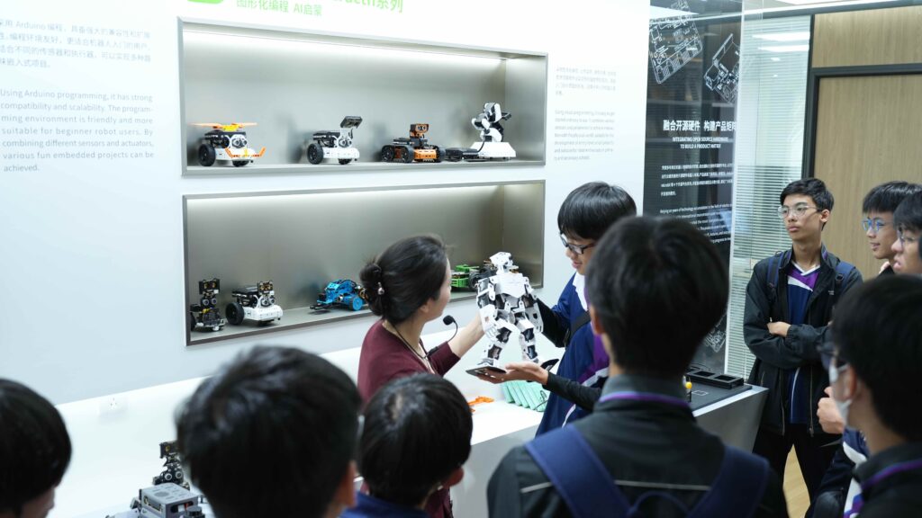 AI教育 STEM教育 AI交流團 原廠參觀 人工智能 中小學 交流團 學界比賽 AI比賽 機械人 AI實戰 跨境學習 沉浸式學習 AI機甲 機械人教育