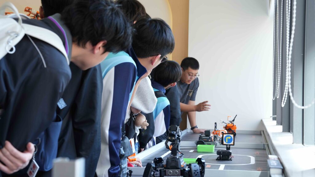 AI教育 STEM教育 AI交流團 原廠參觀 人工智能 中小學 交流團 學界比賽 AI比賽 機械人 AI實戰 跨境學習 沉浸式學習 AI機甲 機械人教育