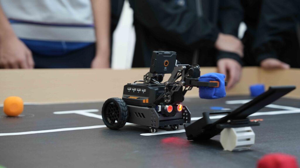 AI教育 STEM教育 AI交流團 原廠參觀 人工智能 中小學 交流團 學界比賽 AI比賽 機械人 AI實戰 跨境學習 沉浸式學習 AI機甲 機械人教育