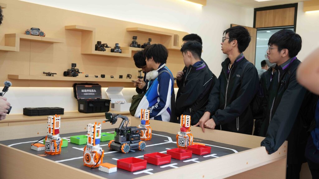AI教育 STEM教育 AI交流團 原廠參觀 人工智能 中小學 交流團 學界比賽 AI比賽 機械人 AI實戰 跨境學習 沉浸式學習 AI機甲 機械人教育