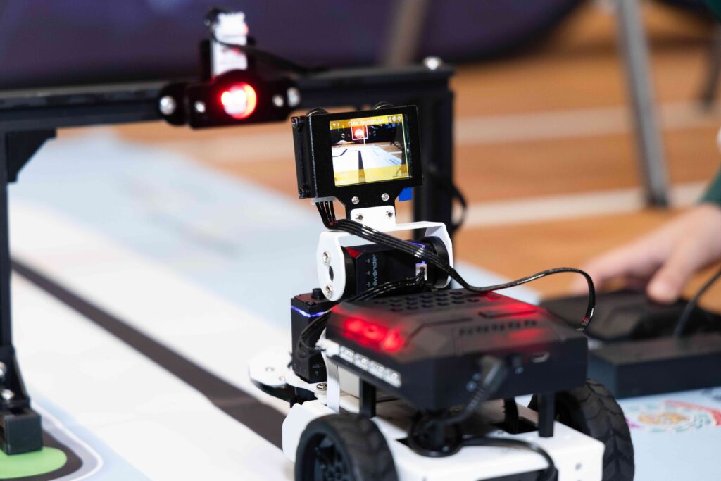 智啟學教 AI 人工智能 課程 活動 學界比賽 中小學 機械車