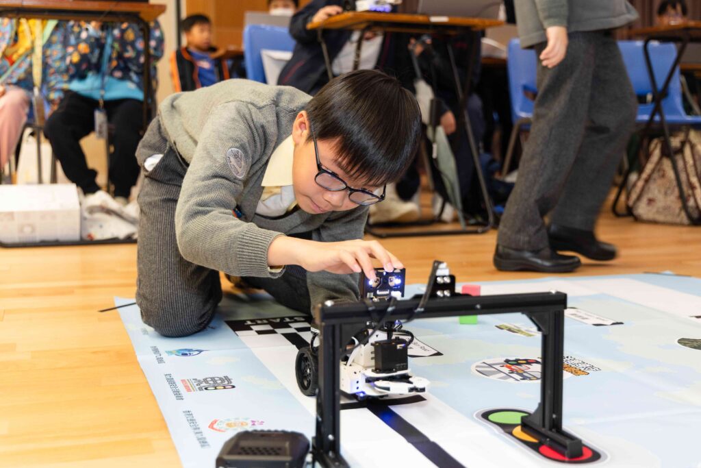 智啟學教 AI 人工智能 課程 活動 學界比賽 中小學 機械車