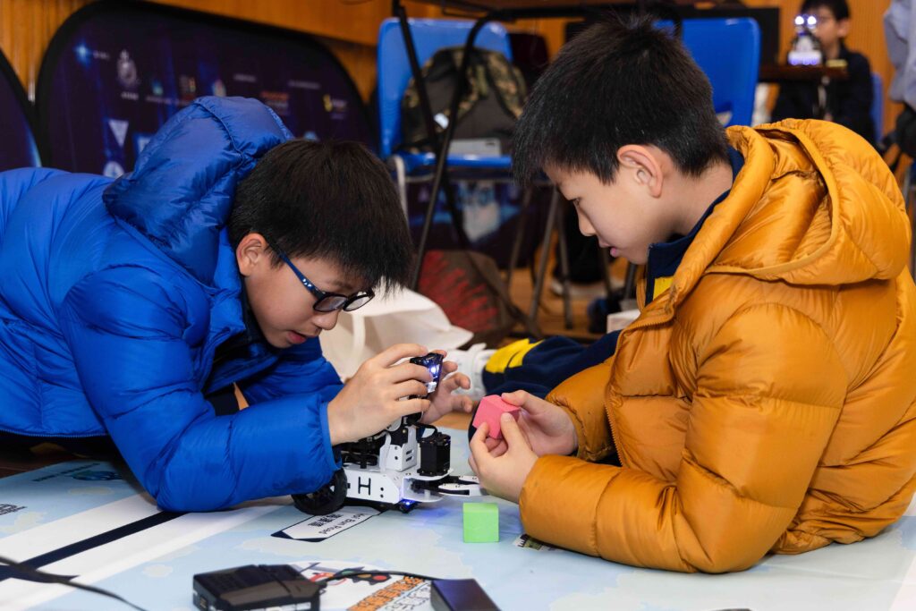 智啟學教 AI 人工智能 課程 活動 學界比賽 中小學 機械車