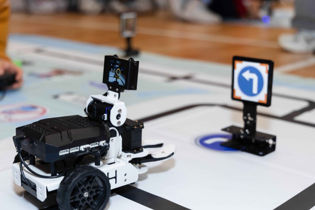 智啟學教 AI 人工智能 課程 活動 學界比賽 中小學 機械車