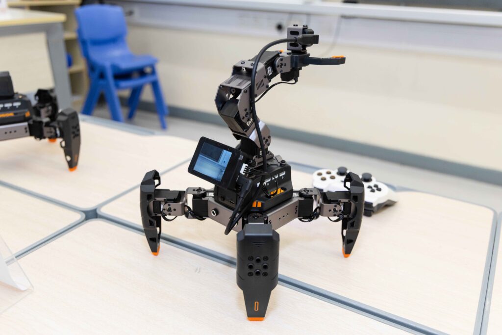 智啟學教 AI 人工智能 課程 活動 學界比賽 中小學 機械車