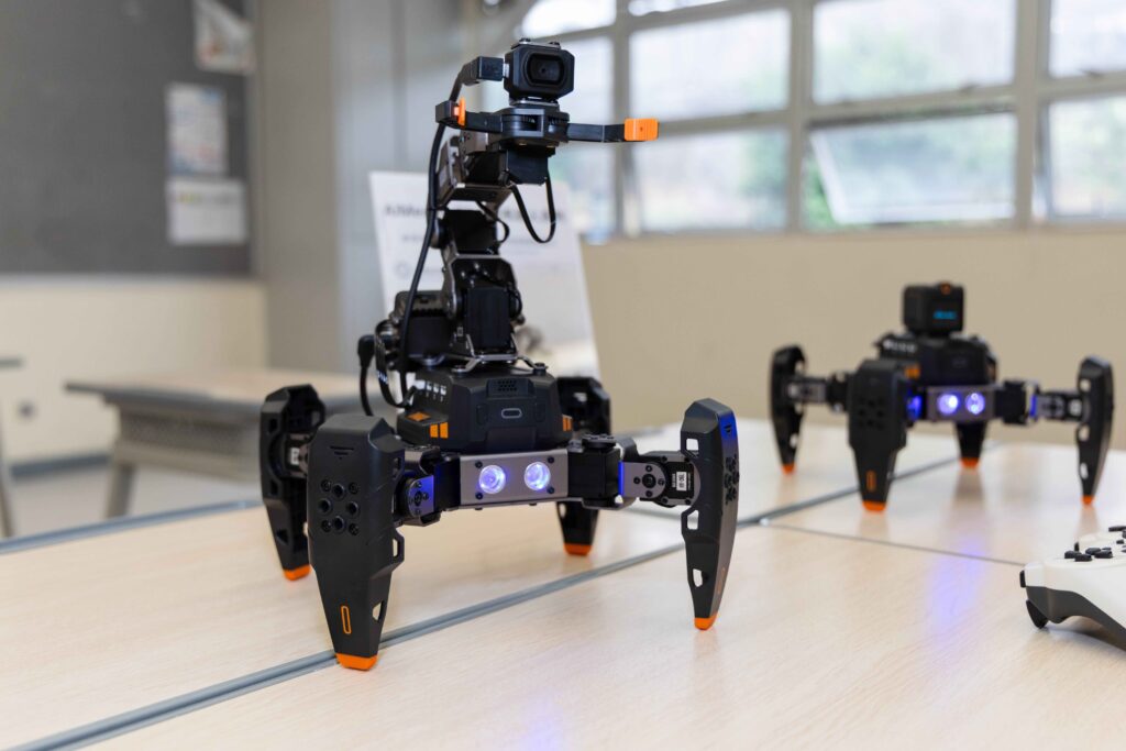 智啟學教 AI 人工智能 課程 活動 學界比賽 中小學 機械車